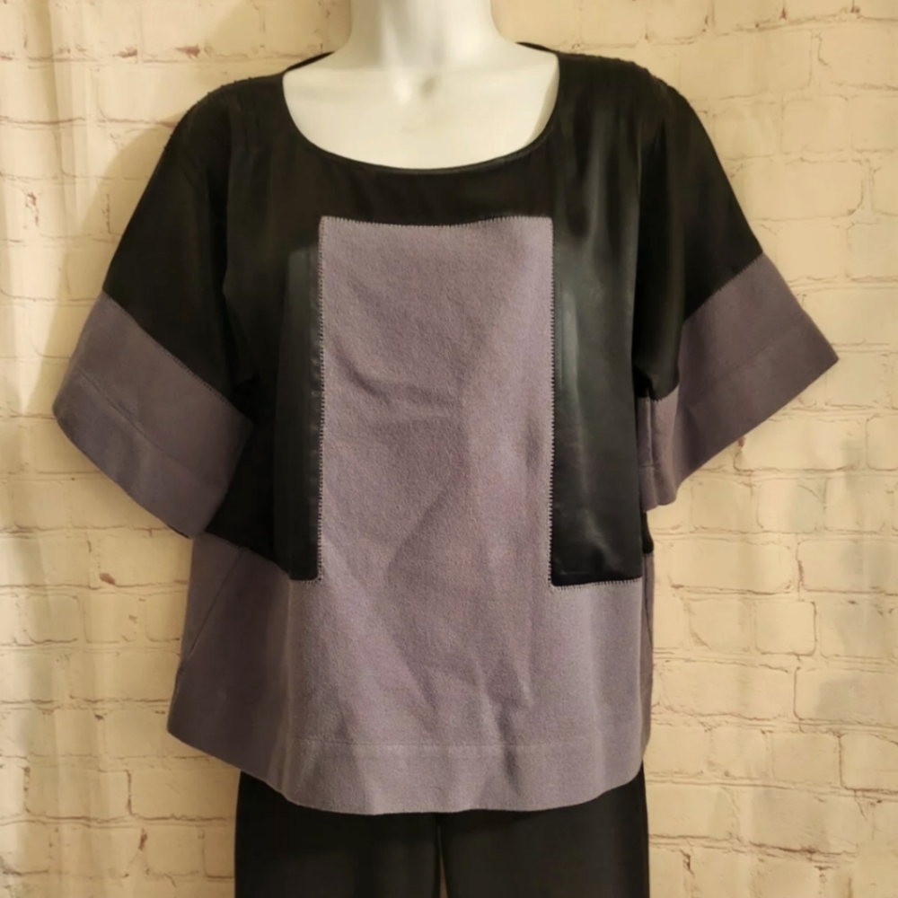 See BY Chloe Gray/Black Color Block Top Size 6/38